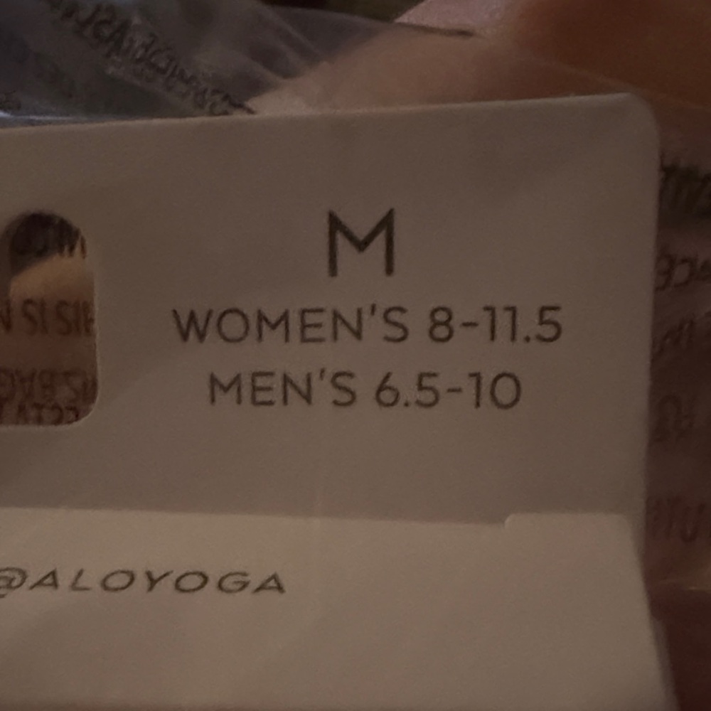 ALO Yoga Smoky Quartz Socks M - Picture 4 of 4